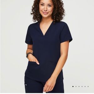 Figs Casma 3 pocket top. True navy